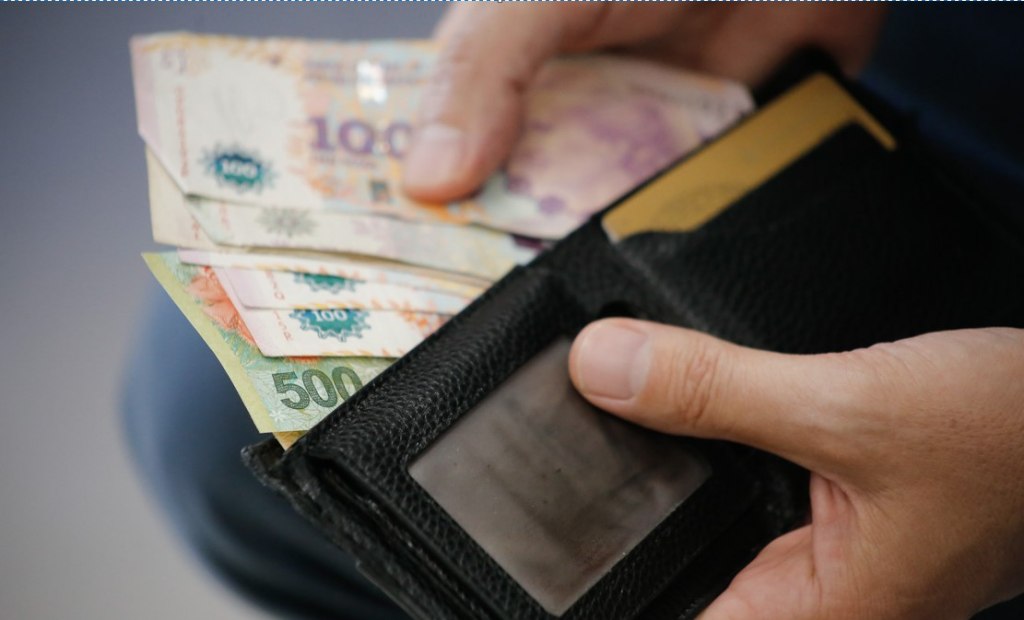 Salario insuficiente: 7 de cada 10 trabajadores argentinos gastan su sueldo en menos de 14 días