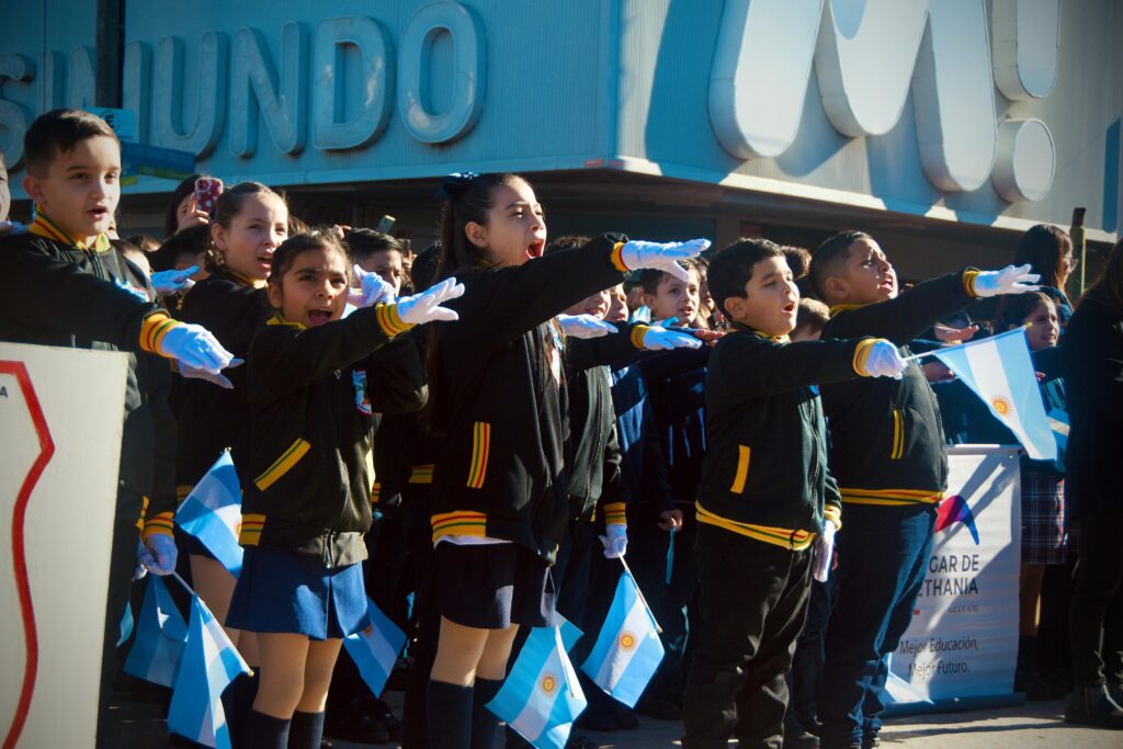 Promesa de lealtad a la bandera: «La patria nos pertenece a todos y entre todos tenemos que cuidarla», destacó Zdero