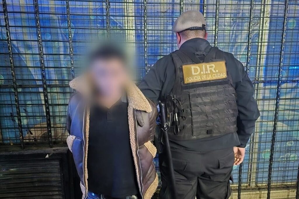 Detuvieron a un chileno con nueve celulares robados, pero en su país lo buscaban por un homicidio