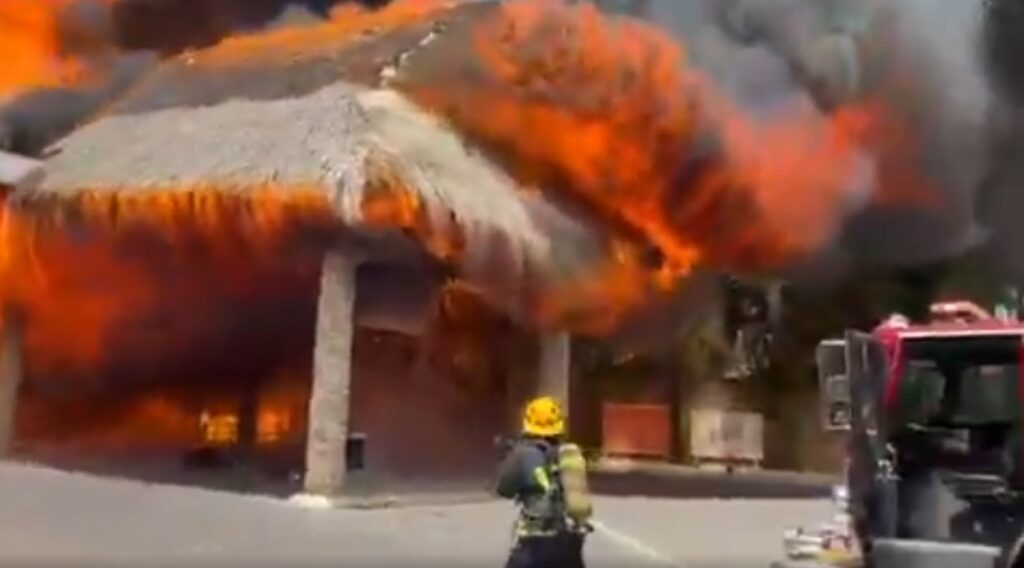 Un voraz incendio devastó un hotel de lujo en República Dominicana: más de 1600 evacuados