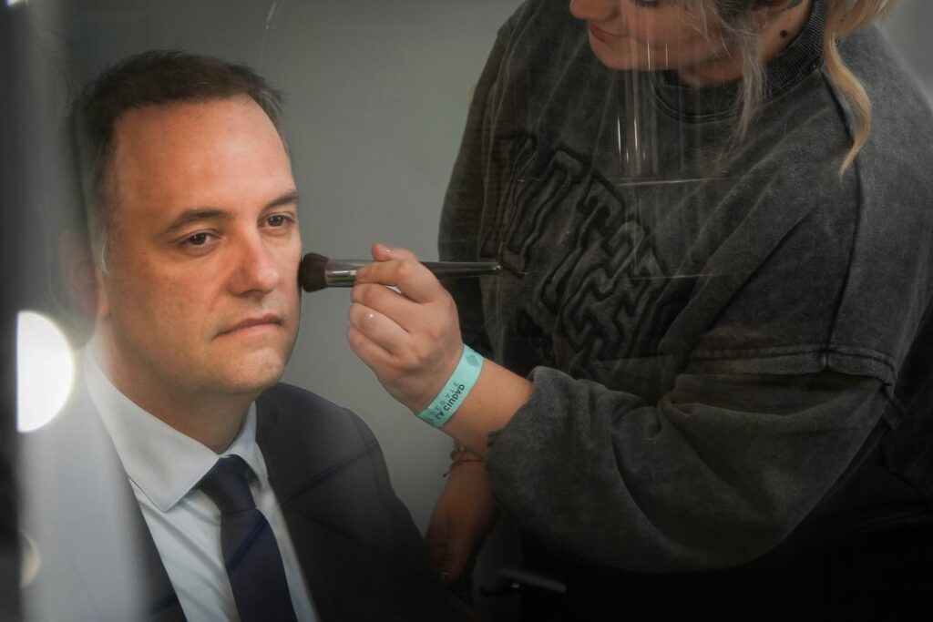Impacto digital: el pedido de renuncia de Adorni ya es una corriente central en redes