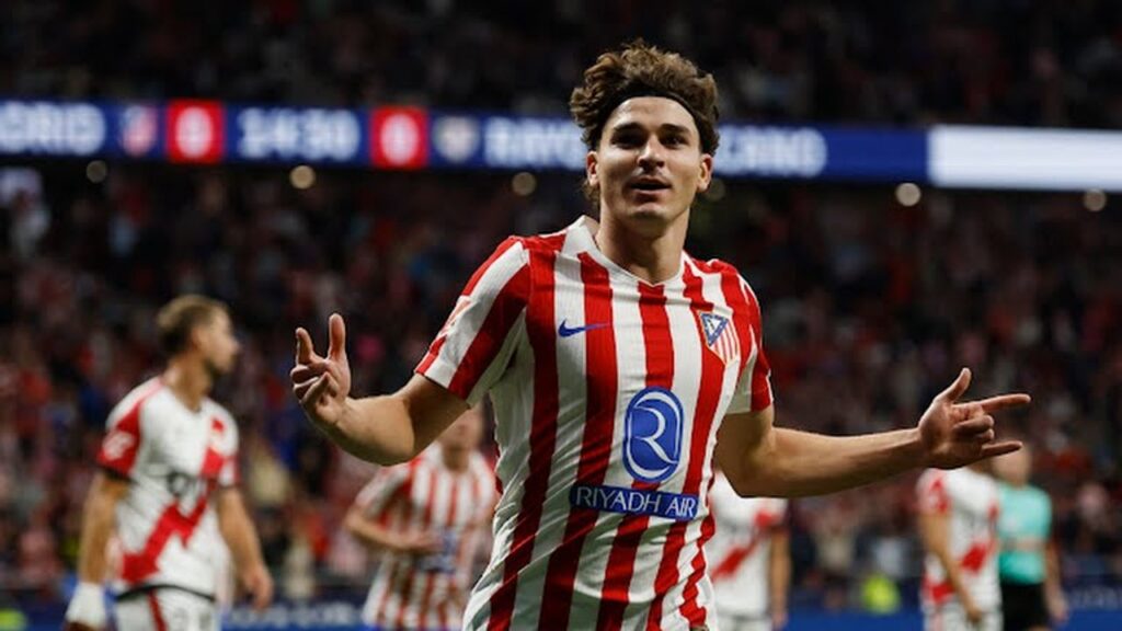El blooper del presidente del Atlético Madrid: llamó “Julián López” a Julián Álvarez al hablar de su futuro