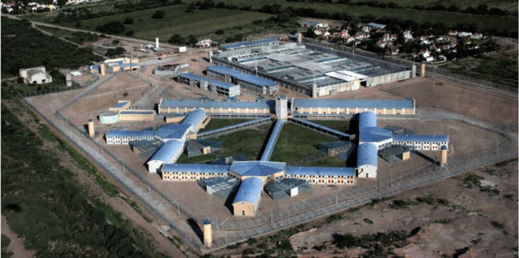 Córdoba: 11 agentes del Servicio Penitenciario irán a juicio por golpear y maltratar a dos internas