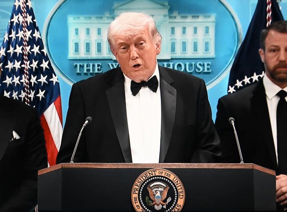 Trump felicitó a De la Espirella por su victoria en el balotaje de Colombia