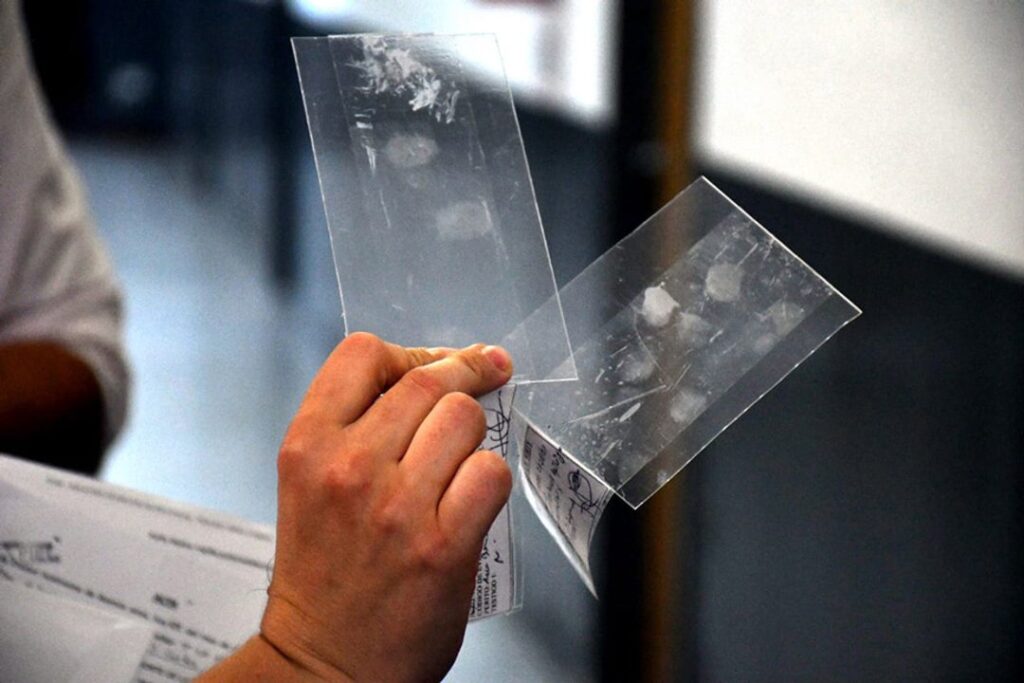 Piden juicio oral para un delincuente chileno que fue identificado por una huella de su pulgar