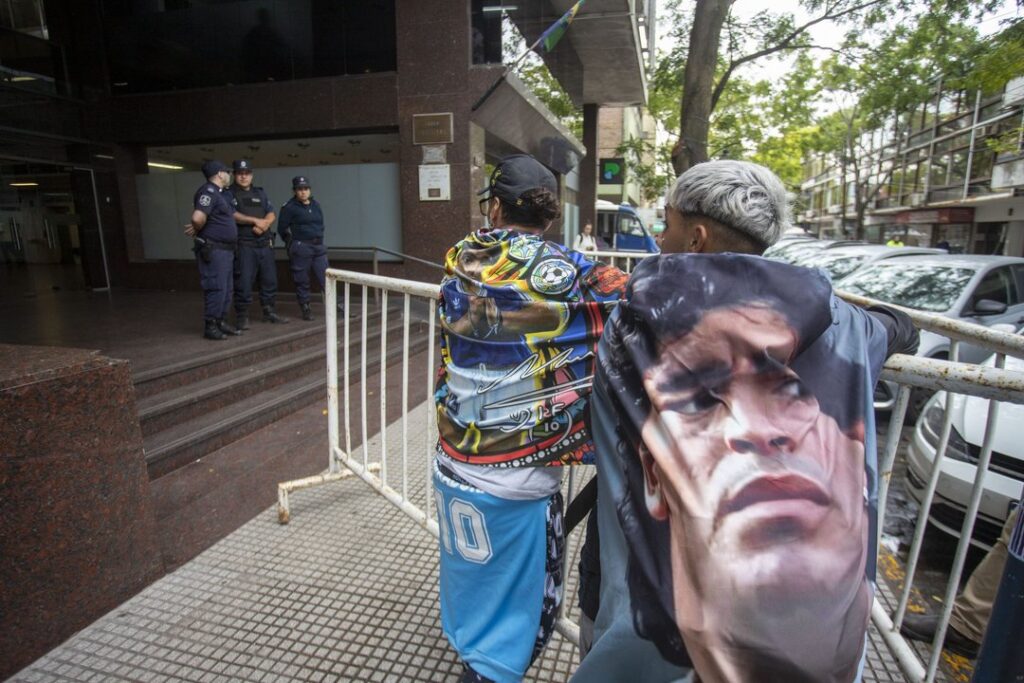 Audiencia clave en el caso Maradona: citaron a tres enfermeros que lo atendieron en Tigre