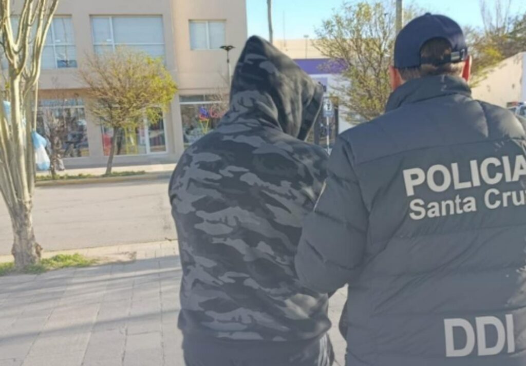 Una niña de 7 años escapó de su casa y logró contar el calvario que vivían con su hermano