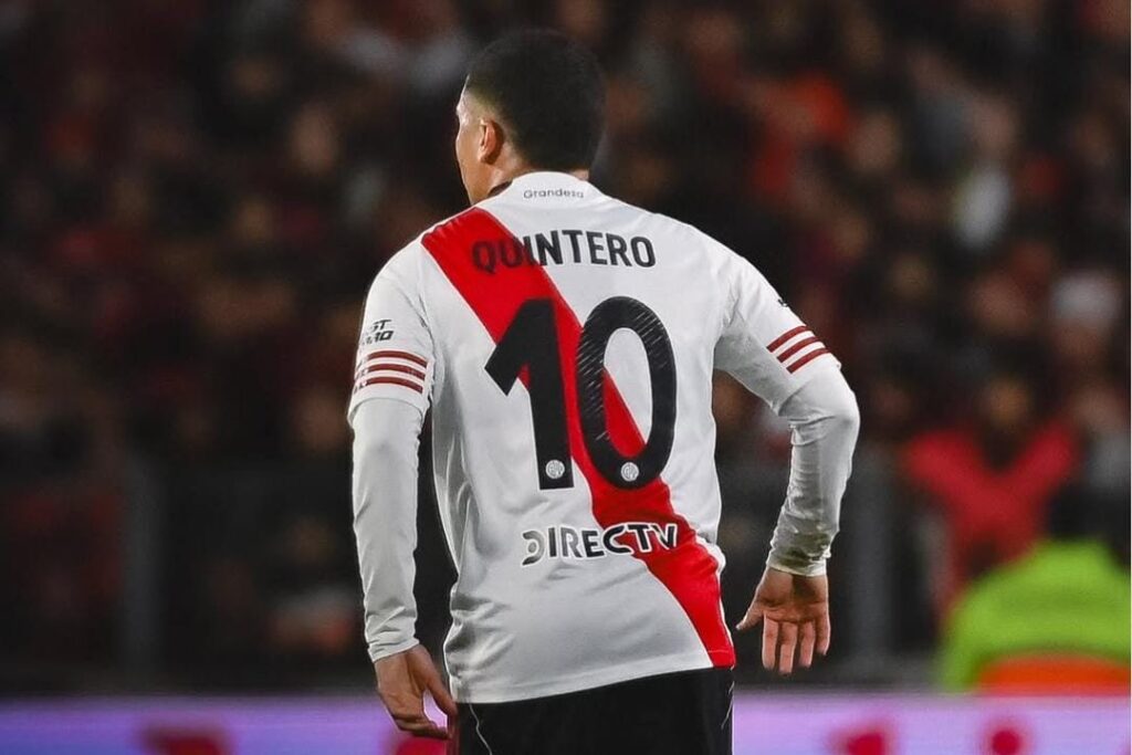Juanfer Quintero se fue de la conferencia cuando le preguntaron por su futuro en River