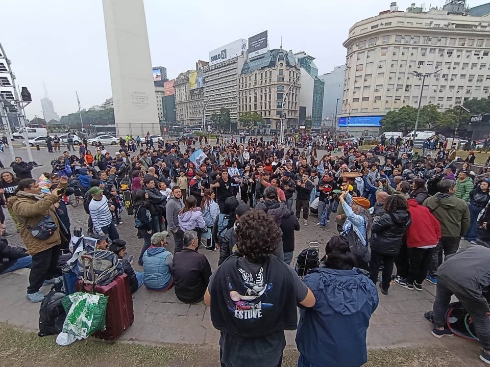 Incidentes y 17 detenidos en el Obelisco durante el banderazo por el Indio