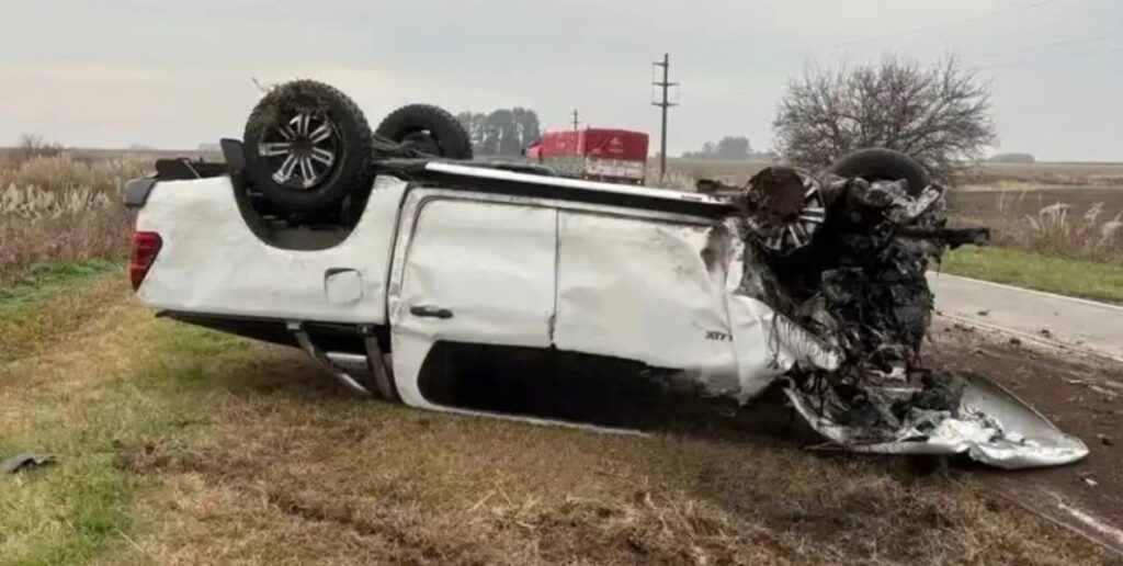 Cuatro personas murieron en un choque frontal entre una camioneta y un automóvil