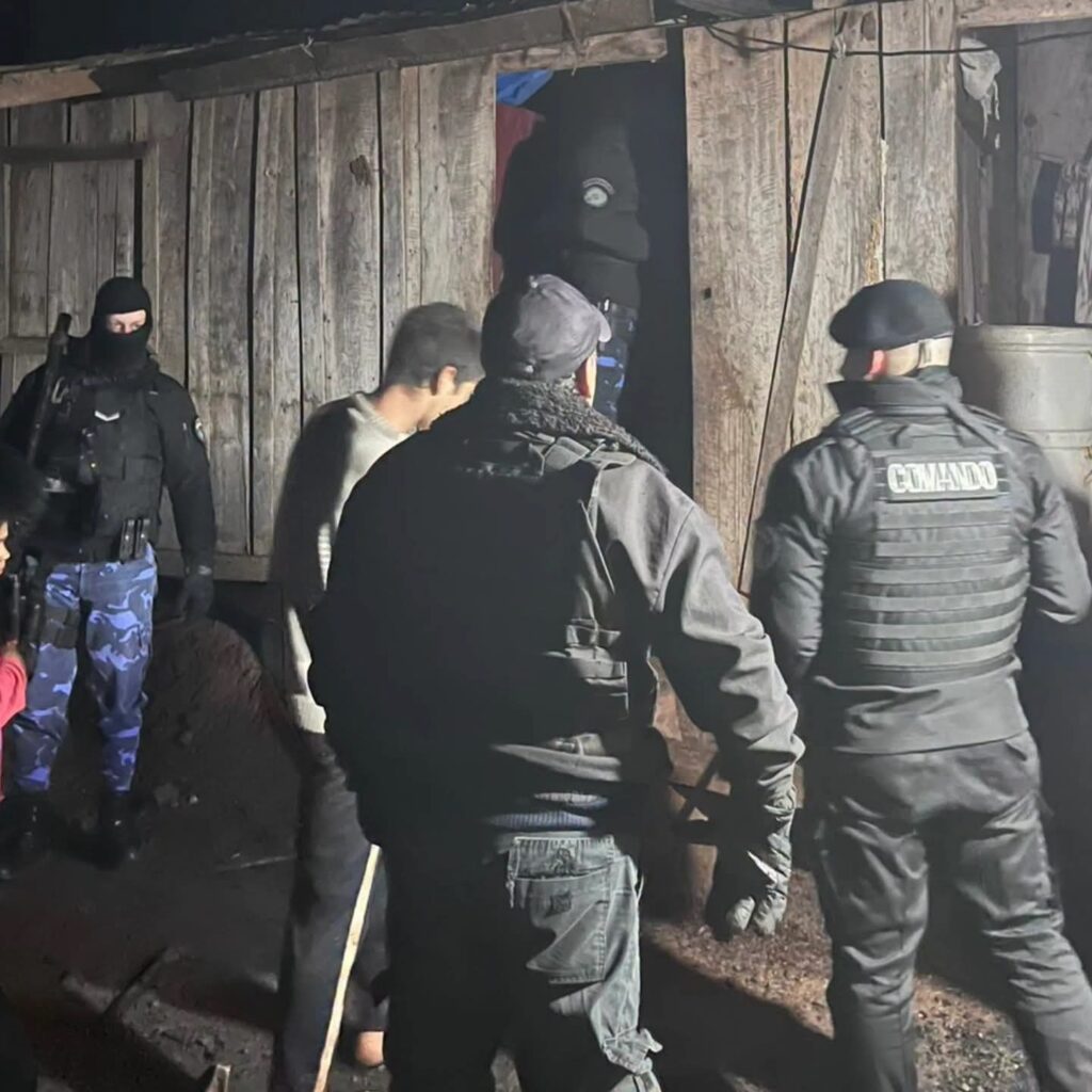 MISIONES| Continúa la investigación por el asalto a un camión en Wanda: secuestran armas y celulares