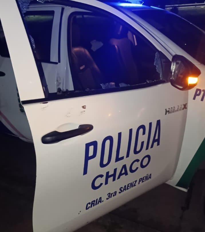 Desorden de gran magnitud en Sáenz Peña: atacaron un patrullero y hubo disparos para dispersar a los agresores