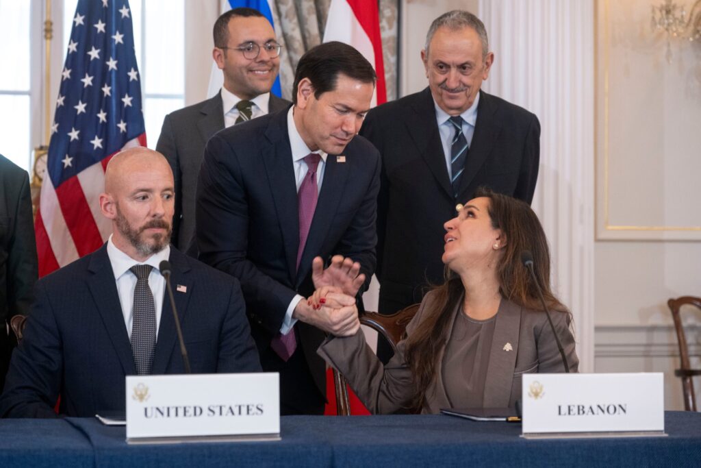 Israel y el Líbano firman un acuerdo clave, pero EE.UU. vuelve a atacar en Irán