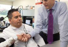 Revolución Médica: Un Implante Cerebral Restaura Movimiento y Tacto a un Tetrapléjico