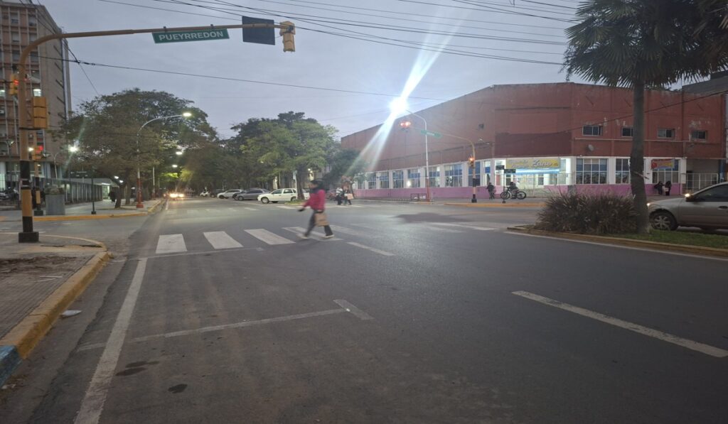 Resistencia se detiene: calles desiertas y locales cerrados a la espera de Argentina-Cabo Verde