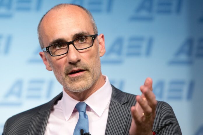 Arthur Brooks: La clave de la felicidad está en nunca dejar de aprender