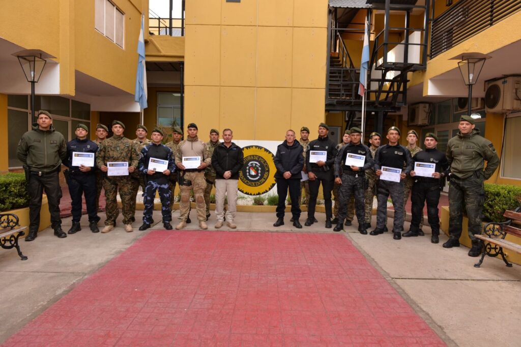 Un agente del COE aprobó el Curso Básico de Operaciones Especiales en Entre Ríos
