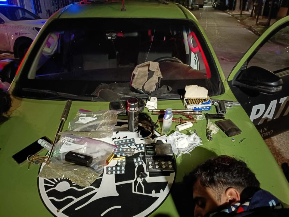 San Isidro: detuvieron a tres hombres que circulaban armados y con droga