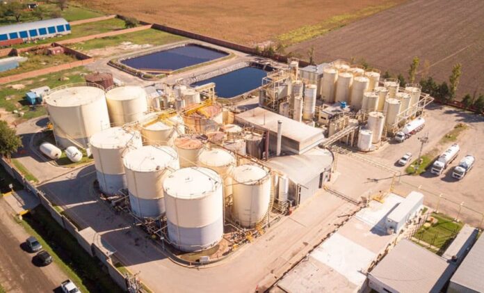 Industriales Argentinos Exigen Diálogo Tras Críticas de Milei