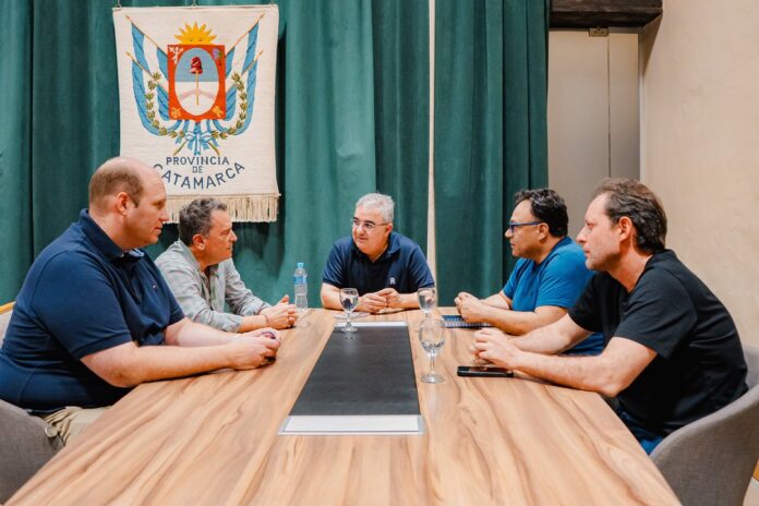 Catamarca: Jalil mantiene $140.000 millones en plazo fijo mientras avanza en obras