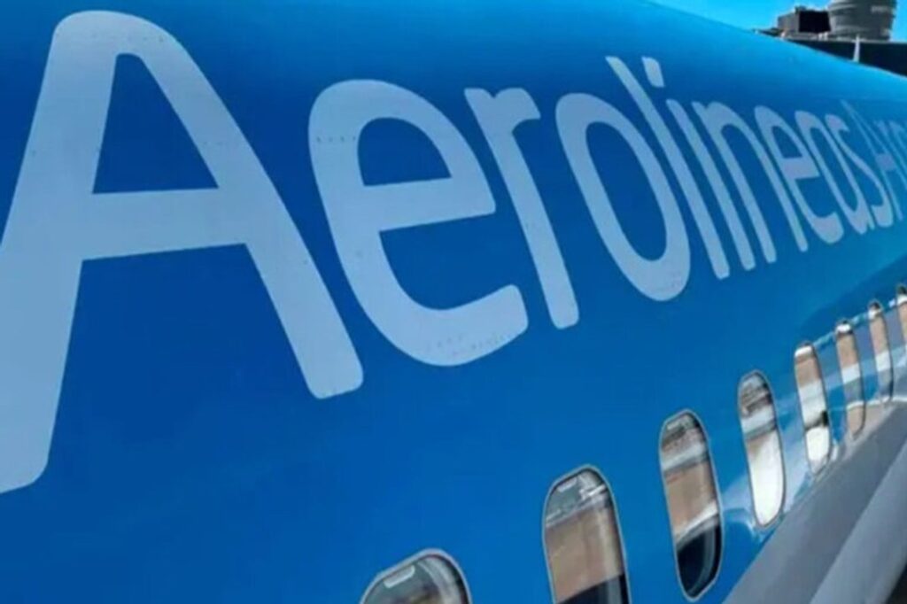 Aerolíneas Argentinas habilita un tercer vuelo de refuerzo a Nueva York ante la alta demanda por la final