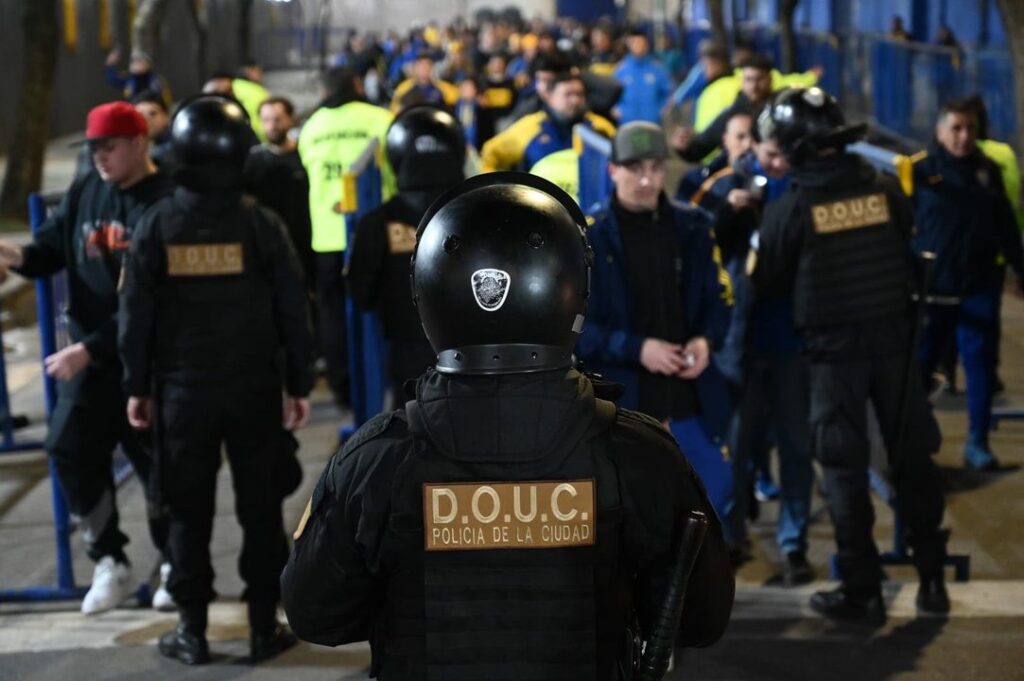 La Policía de la Ciudad capturó en La Bombonera a un prófugo buscado por abuso sexual