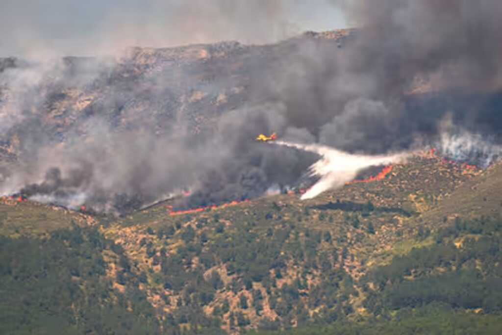 España: más de 63.000 personas son evacuadas o confinadas por incendios