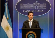 El vocero de Milei aclaró sus dichos con respecto al precio del dólar a $1.800