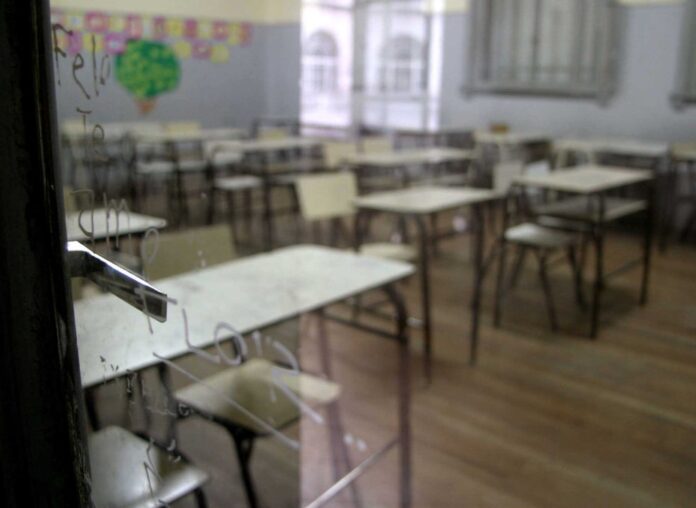 Investigación a Docente por Manipulación de Puntajes en Mar del Plata