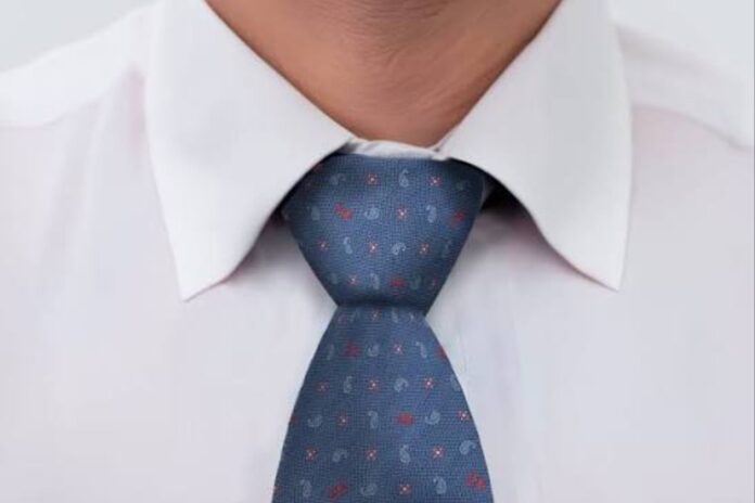 Domina el arte del nudo de corbata en simples pasos