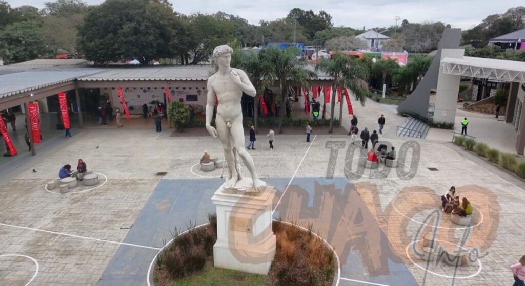 Viernes de Bienal: el último gran respiro antes del cierre, con Chango Spasiuk, Pallarols y la ciudad rendida al arte
