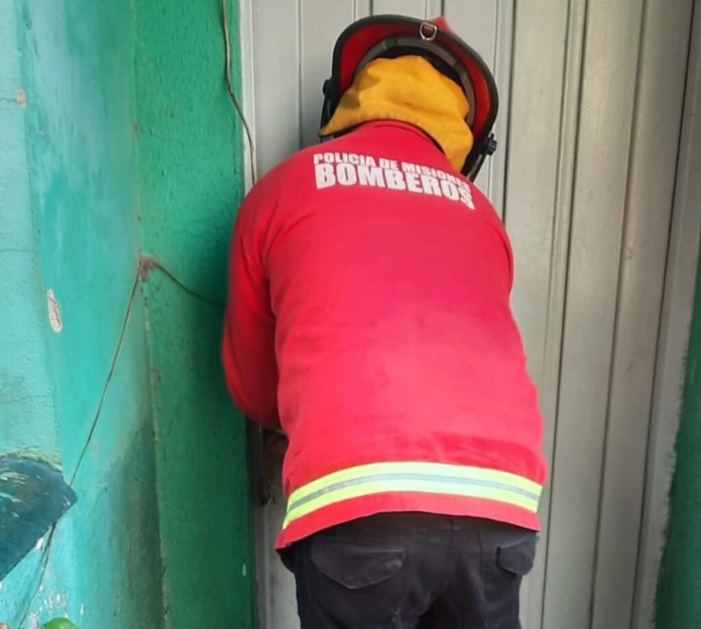 MISIONES| Bomberos asistieron a dos adultas mayores atrapadas en un departamento en Posadas