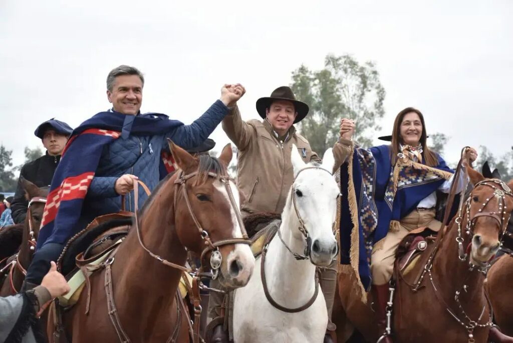 Santa Sylvina vivió la 10ª Fiesta Regional del Locro y la Argentinidad con la presencia del gobernador Zdero