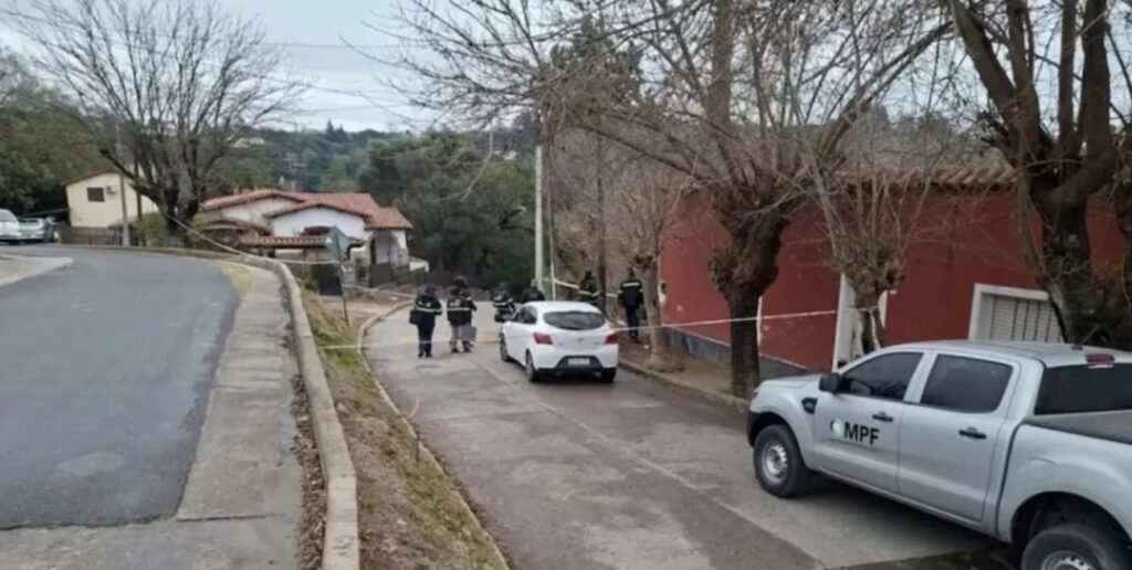 Hallaron en La Falda el cuerpo decapitado de una mujer y creen que coincide con un cráneo encontrado semanas atrás