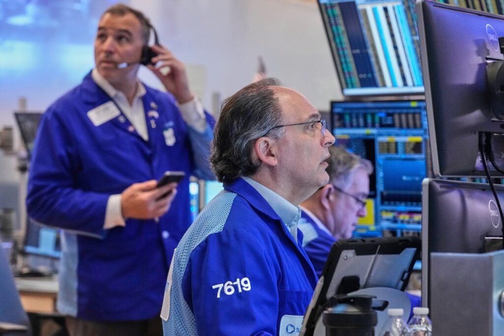 La visita del Fondo: el dólar operó en calma y las acciones argentinas subieron