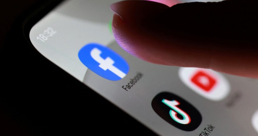 Francia aprobó la ley que prohíbe el uso de redes sociales a menores de 15 años