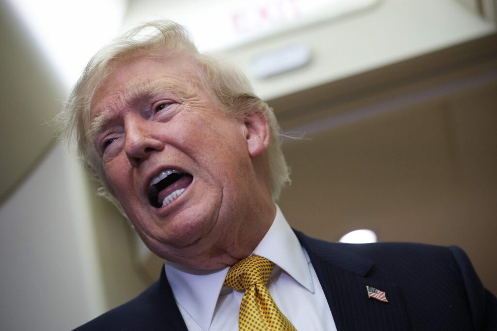 Trump aceptó seguir negociando con Irán, pero lanzó una fuerte advertencia