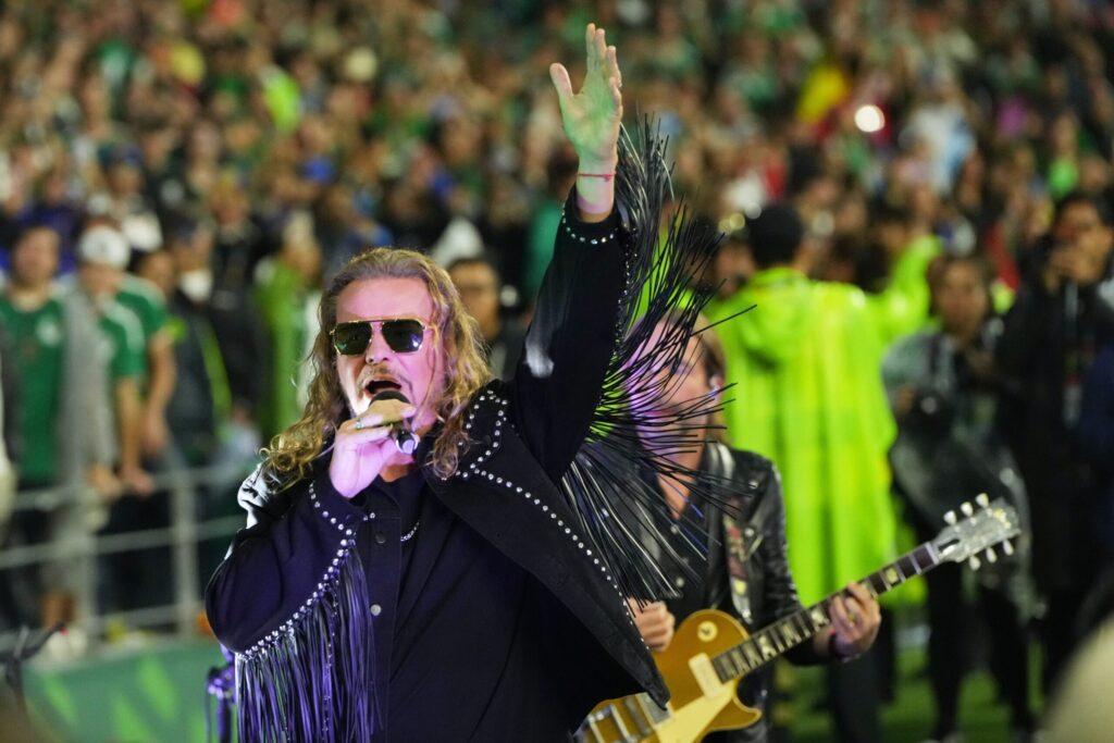 Maná protagonizó el show del entretiempo entre México e Inglaterra tras el cruce con Liam Gallagher