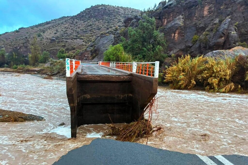Suben a diez los muertos por el temporal en Chile: más de 100.000 personas aisladas y miles de casas destruidas
