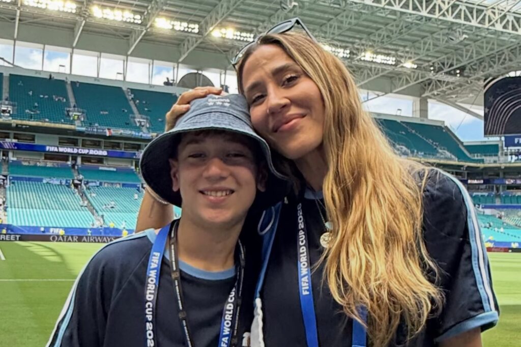 La extravagante bienvenida de Jimena Barón a su hijo Momo que desconcertó a todo el aeropuerto de Miami
