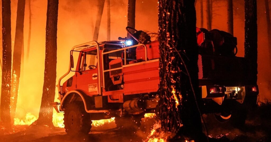 Los incendios en Francia dejan ya más de 200.000 evacuados tras calcinar un récord de casi 98.000 hectáreas