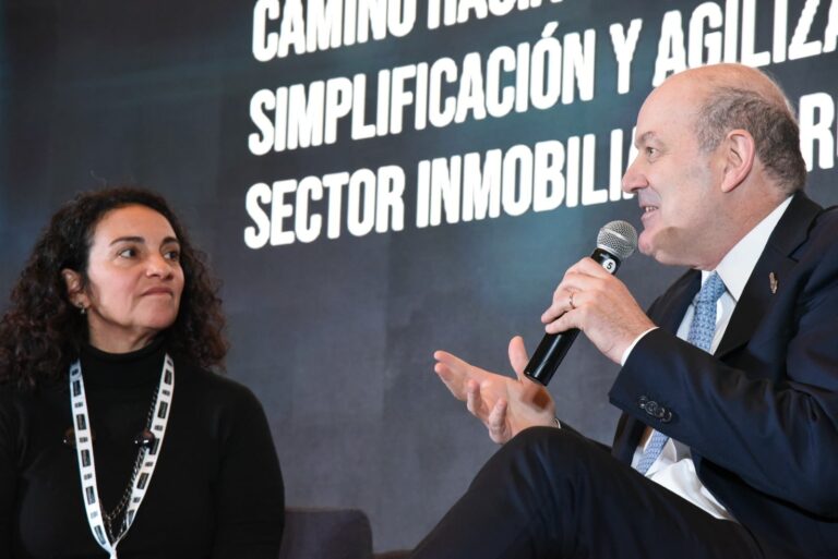 Sturzenegger Promueve un Cambio en la Banca para Impulsar Créditos Hipotecarios