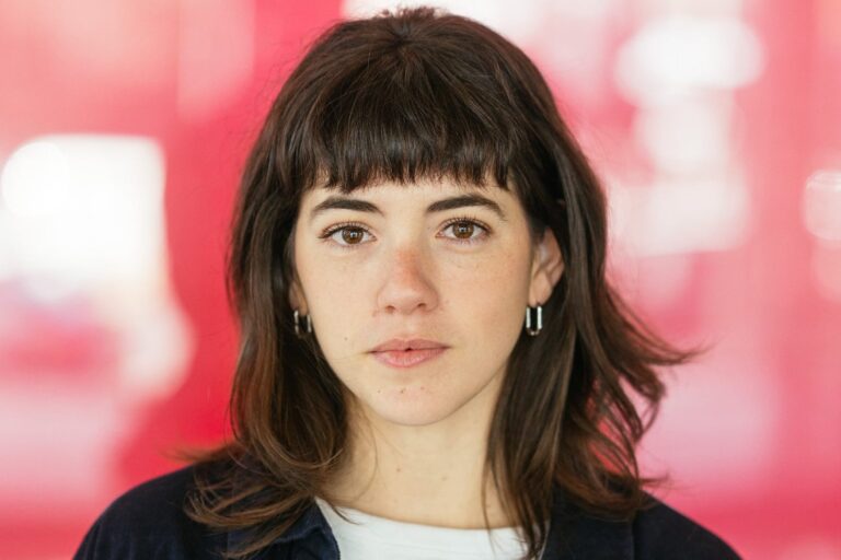 Rochi Hernández: La Actriz que Transforma el Drama en Risa y Protagoniza Grandes Historias
