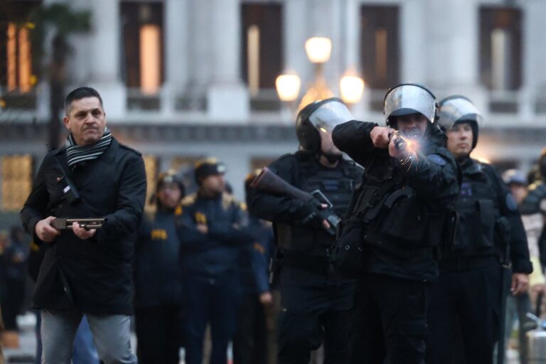 El Gobierno Justifica la Actuación de la Policía en la Manifestación Frente al Congreso