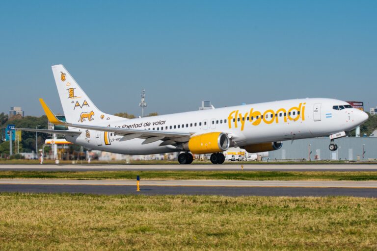 Flybondi Reactiva su Sitio Web: ¿Una Estrategia para Sobrevivir?