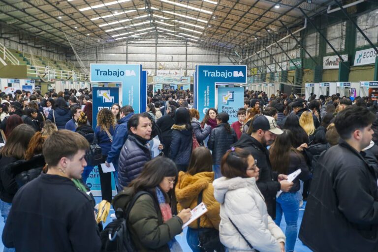 Cerca de 3500 Buscadores de Empleo Asisten a la Expo Empleo Barrial en Caballito