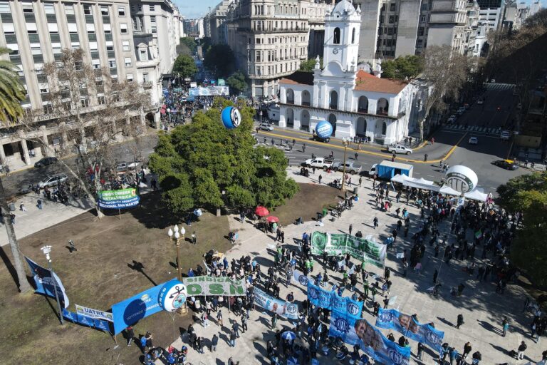 Marcha por San Cayetano: Sindicatos y Movimientos Sociales Demandaron Cambios Urgentes