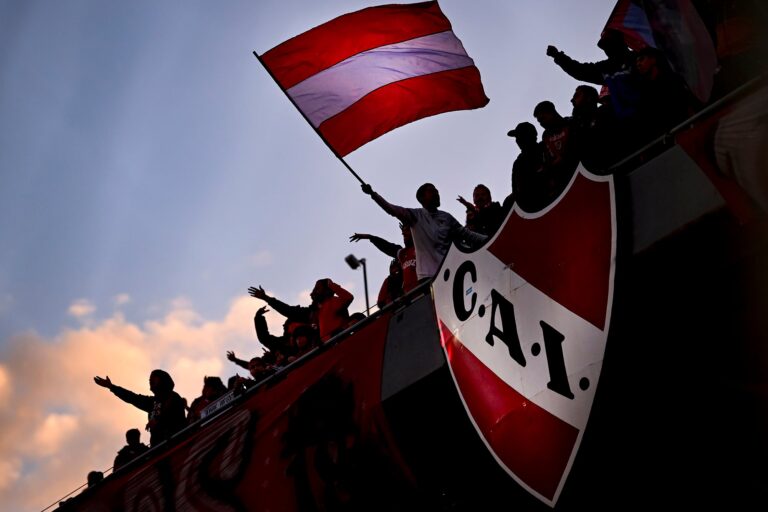 Independiente: Un Gigante en Crisis y la Búsqueda de su Renacer