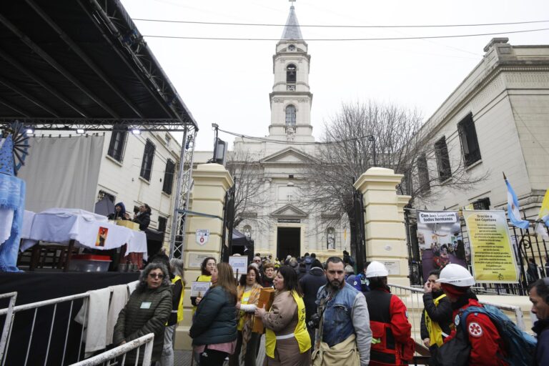 Ritual de Fe y Solidaridad: La Marcha de San Cayetano Reúne Miles de Fieles