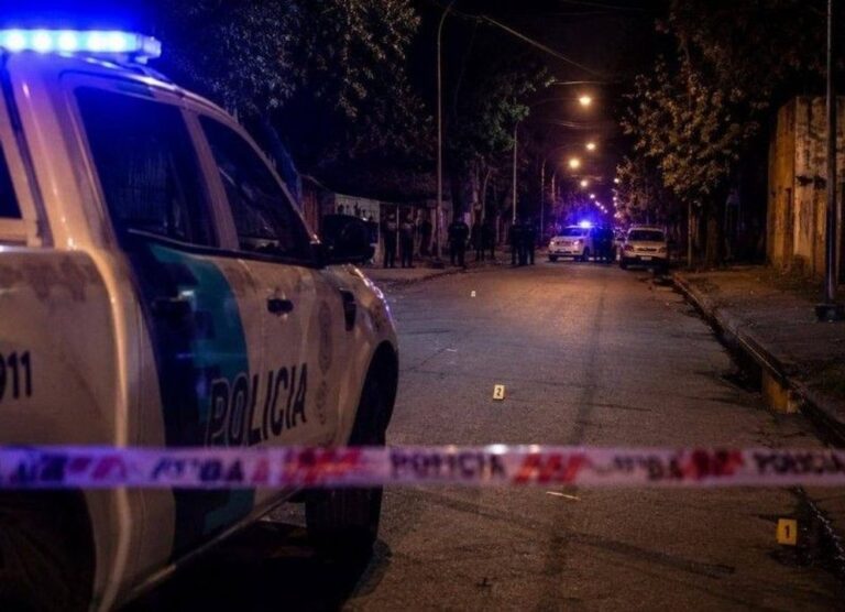 Un policía se enfrenta a un robo y hiere a un padre y su hijo en La Plata